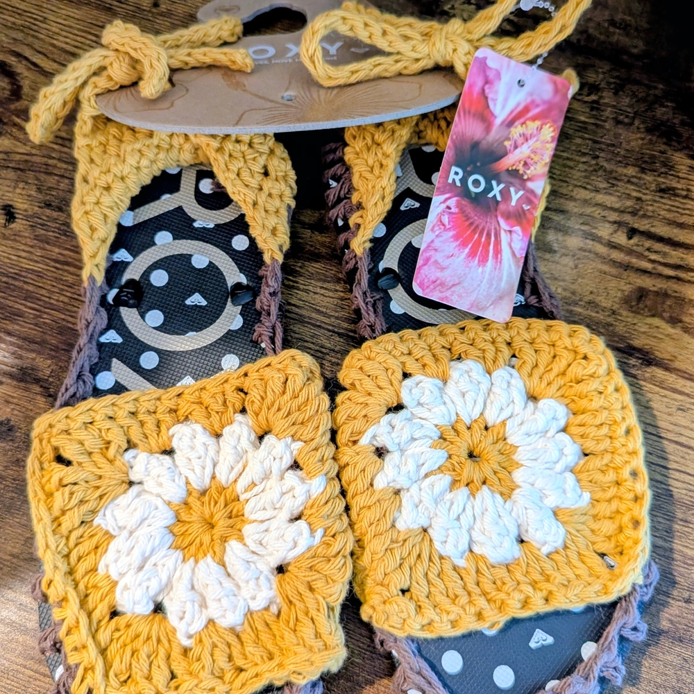Roxy Kids Crochet Sandals - Yellow and White